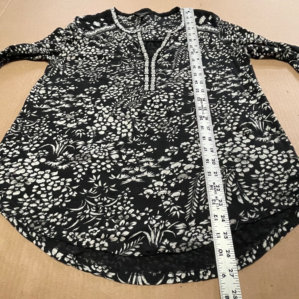 Lucky Brand Women's Sz L V-Neck Mixed Fabric‎ Embroidered Lace Black & White Top - Picture 11 of 16